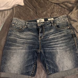 Buckle Bermuda shorts size 36